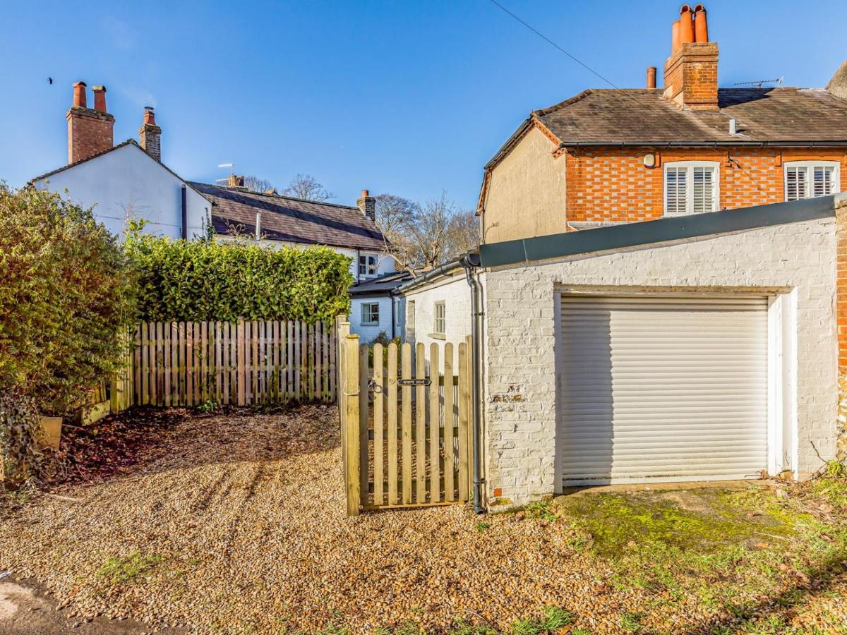 Pass The Keys Charming Downland Cottage Чичестер Экстерьер фото