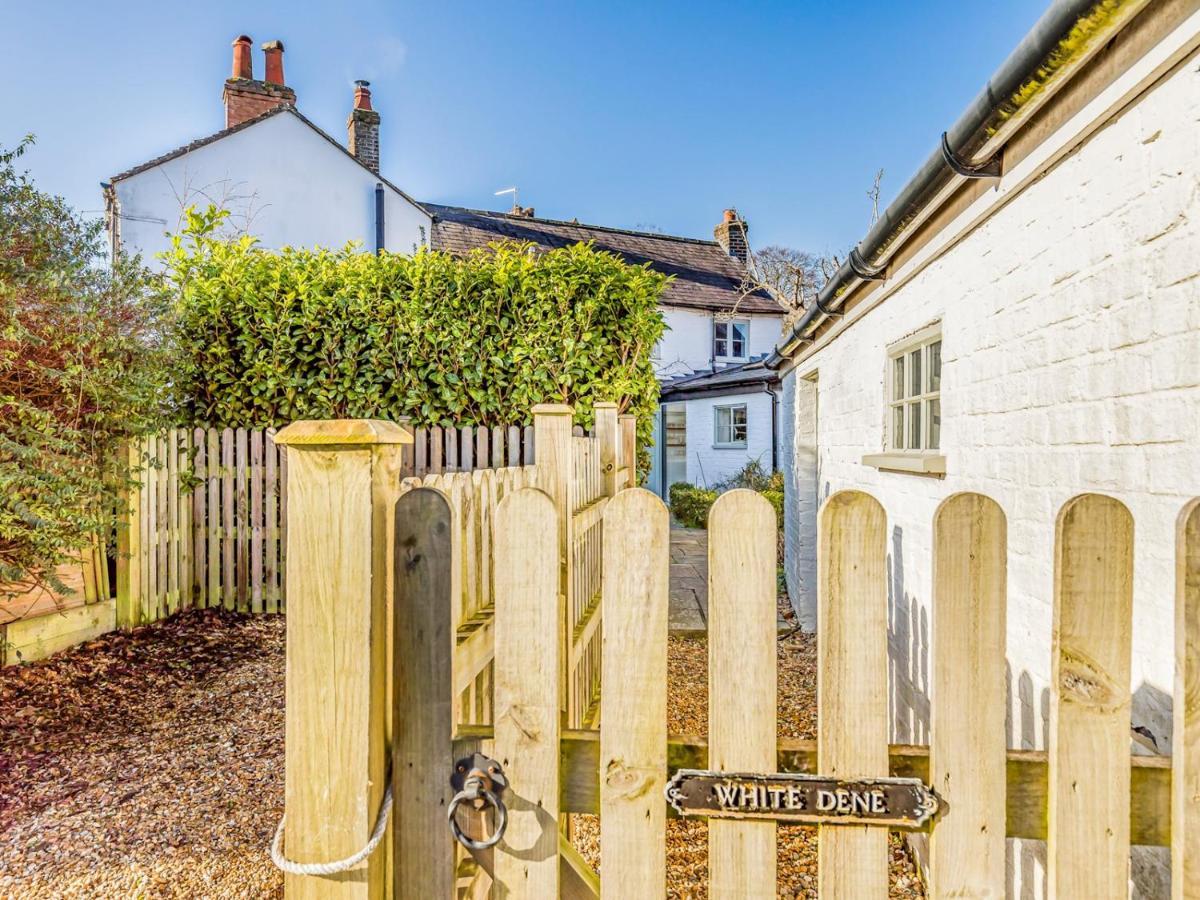 Pass The Keys Charming Downland Cottage Чичестер Экстерьер фото