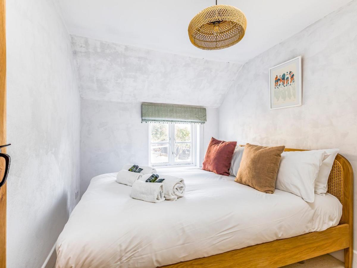Pass The Keys Charming Downland Cottage Чичестер Экстерьер фото