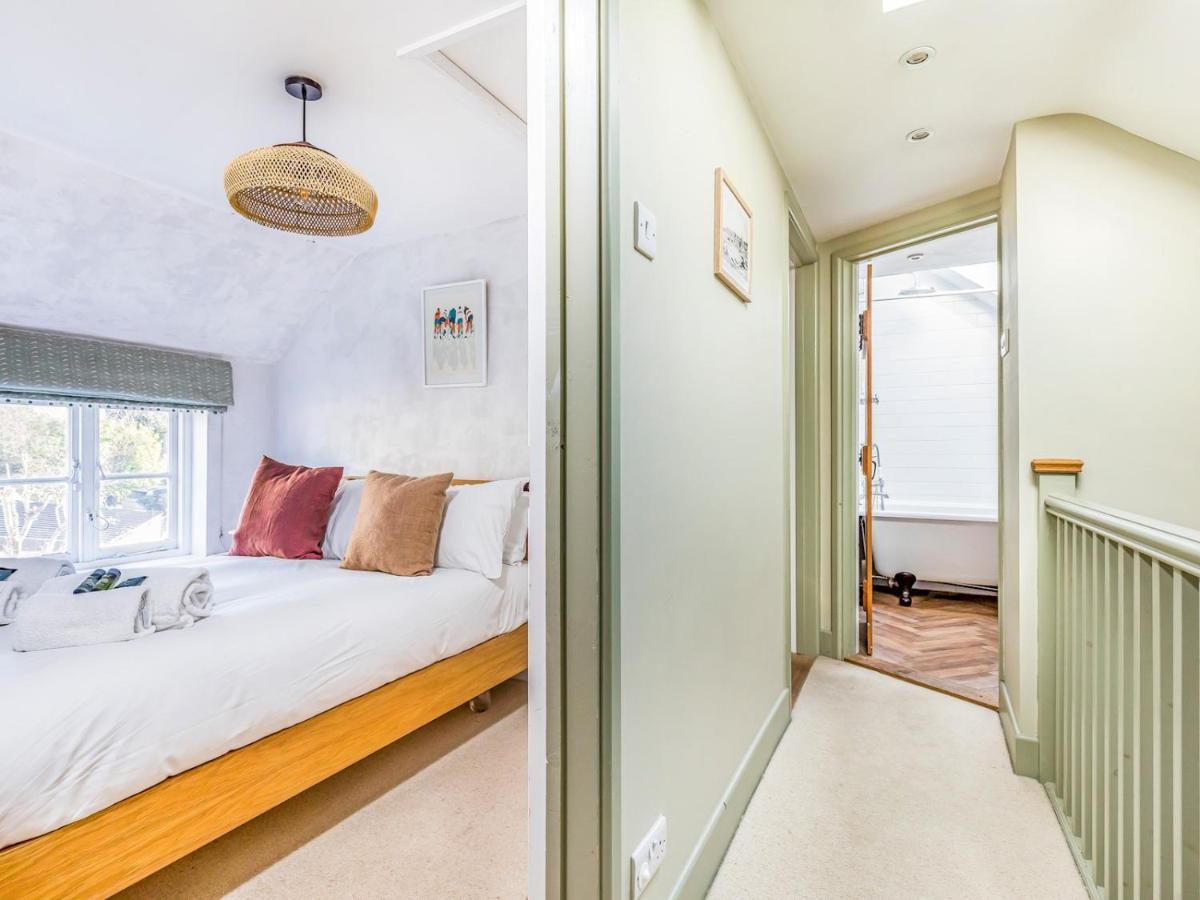 Pass The Keys Charming Downland Cottage Чичестер Экстерьер фото