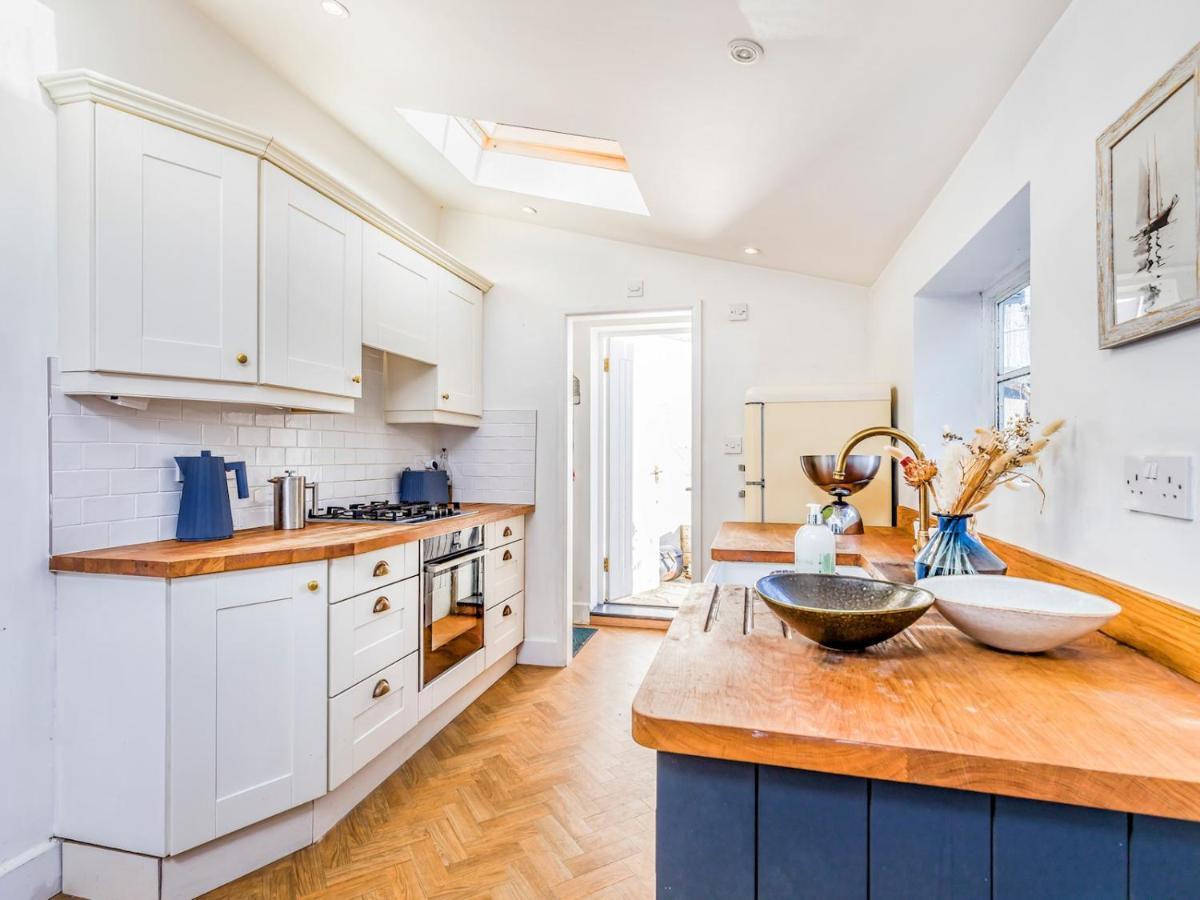Pass The Keys Charming Downland Cottage Чичестер Экстерьер фото