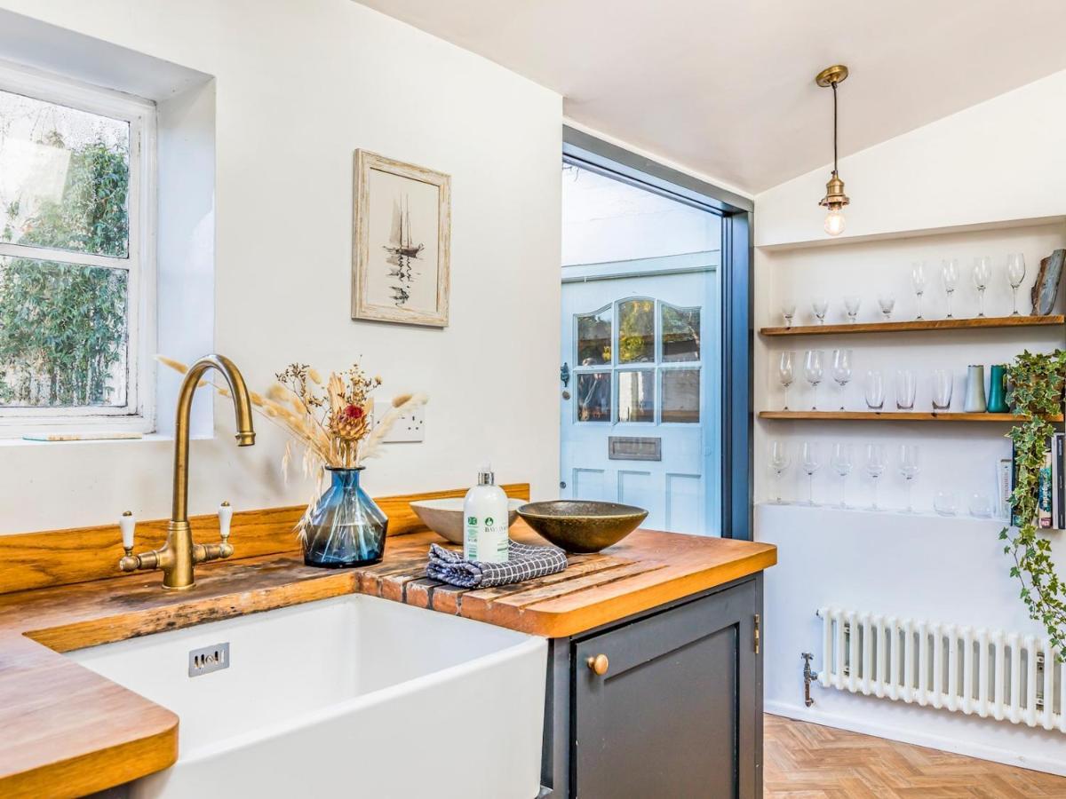 Pass The Keys Charming Downland Cottage Чичестер Экстерьер фото