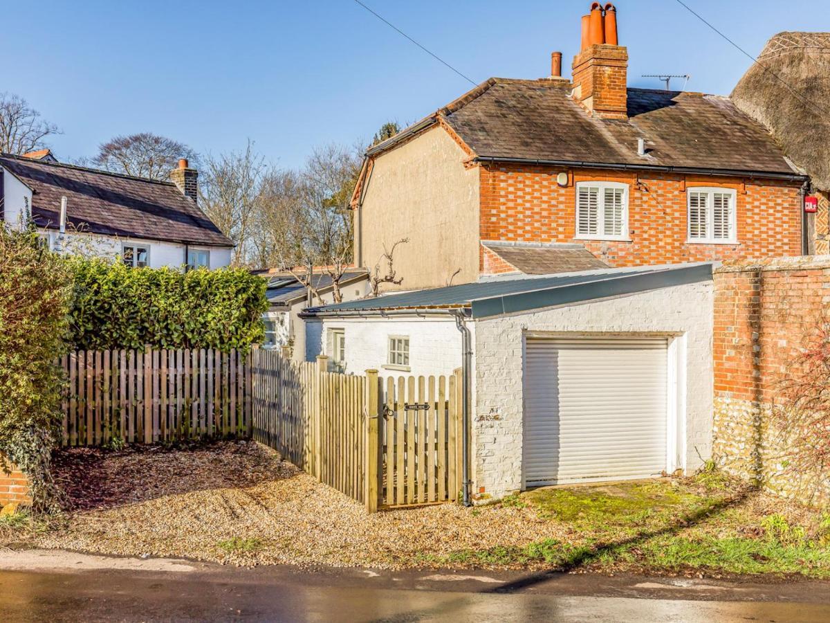 Pass The Keys Charming Downland Cottage Чичестер Экстерьер фото