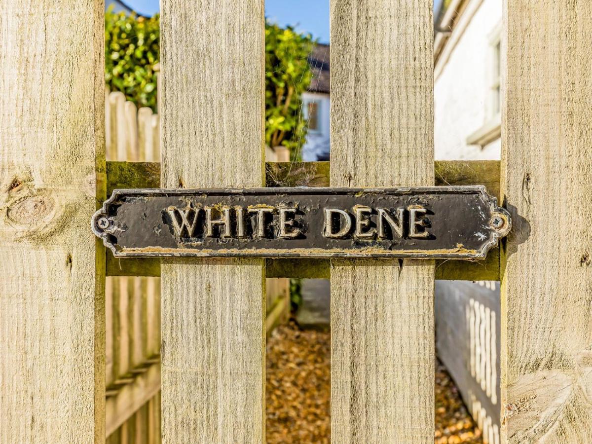 Pass The Keys Charming Downland Cottage Чичестер Экстерьер фото